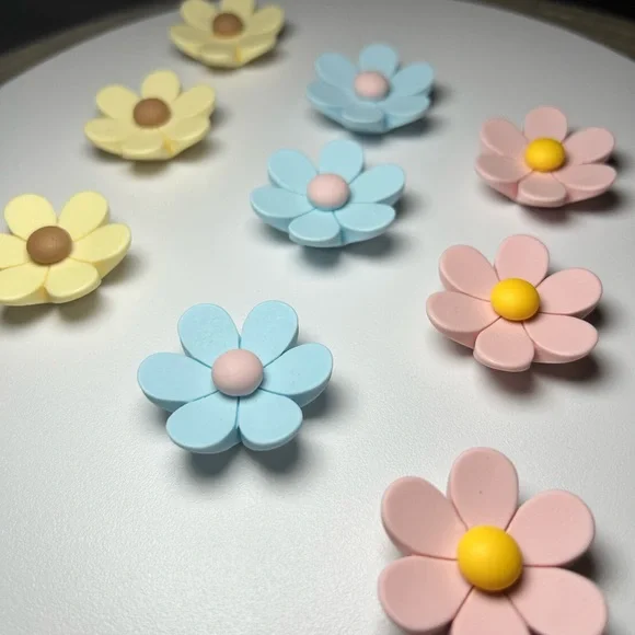 3 Daisy Fridge Magnets - Picture 1 of 17